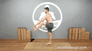 man flow yoga - Mobility - Standing Leg Extension