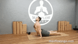 man flow yoga - Transtion downward dog to UpDog